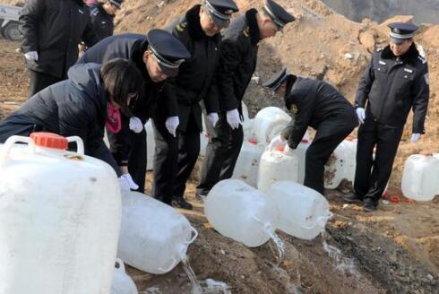 工業酒精勾兌假酒,檢測儀器立馬知曉 工業酒精勾兌假酒,檢測儀器立馬知曉