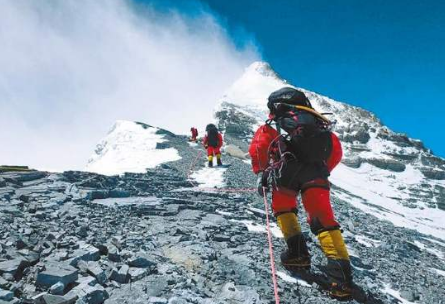 人力給珠峰測身高？ 為什么不使用儀器測量